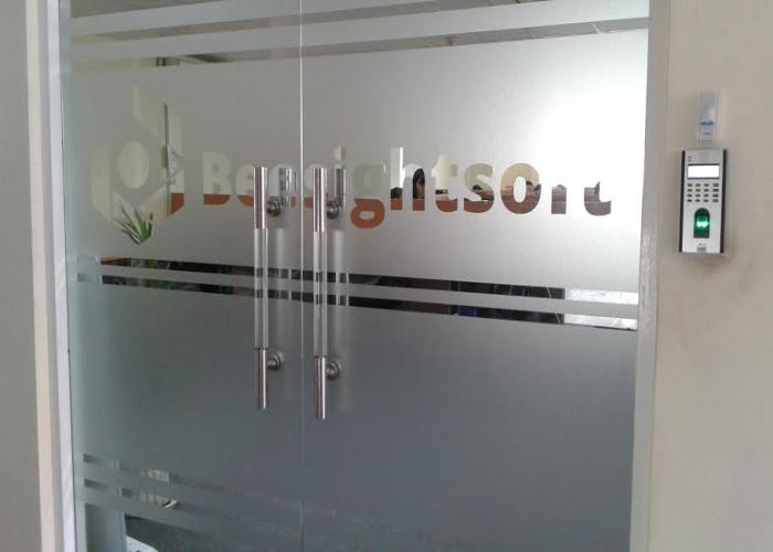 decal dán kính vn